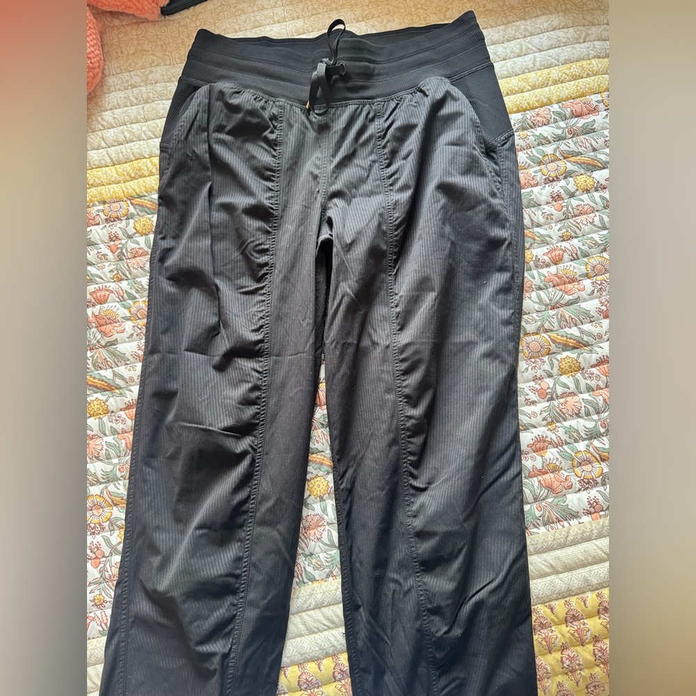 Lululemon black Dance Studo joggers!!